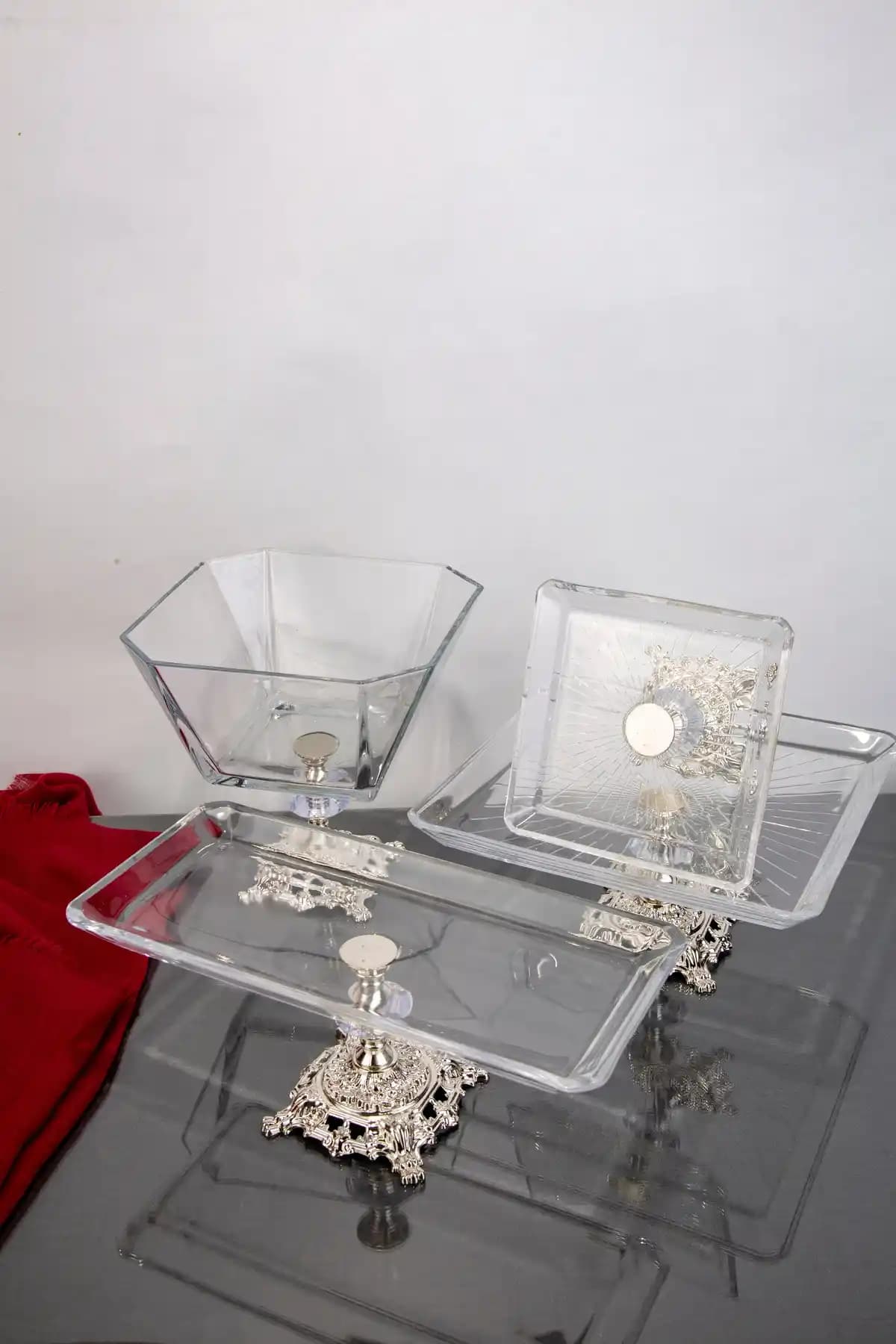 ARGKRİSTAL Gümüş Detaylı Metal Ayak Sunum Seti Modern ve Şık Mutfak Dekorasyonu İçin Uygun