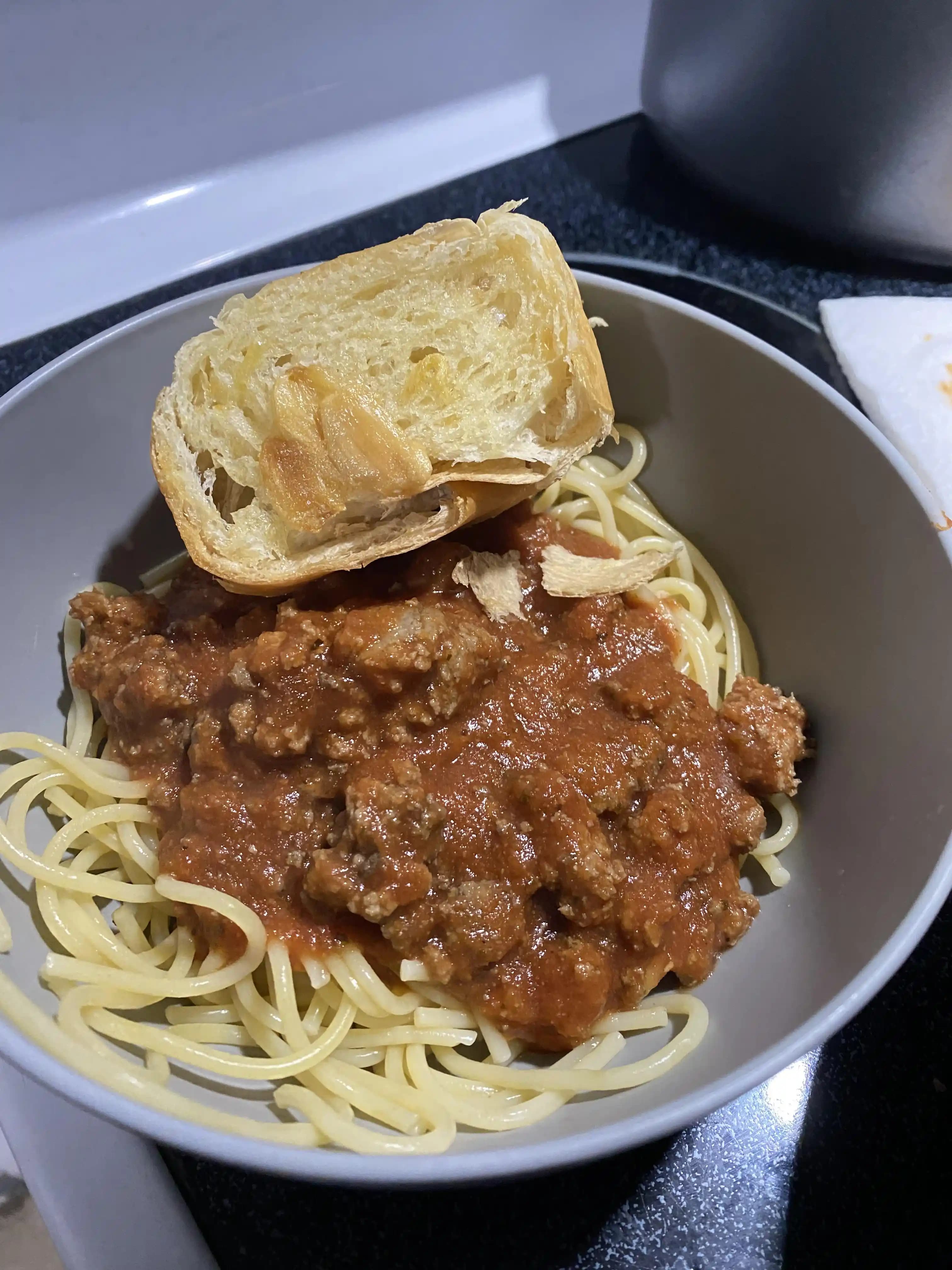 Ekonomik ve Lezzetli Spagetti Hazırlama Yöntemleri: Hindi Kıyması ve Sarımsaklı Ekmek İpuçları