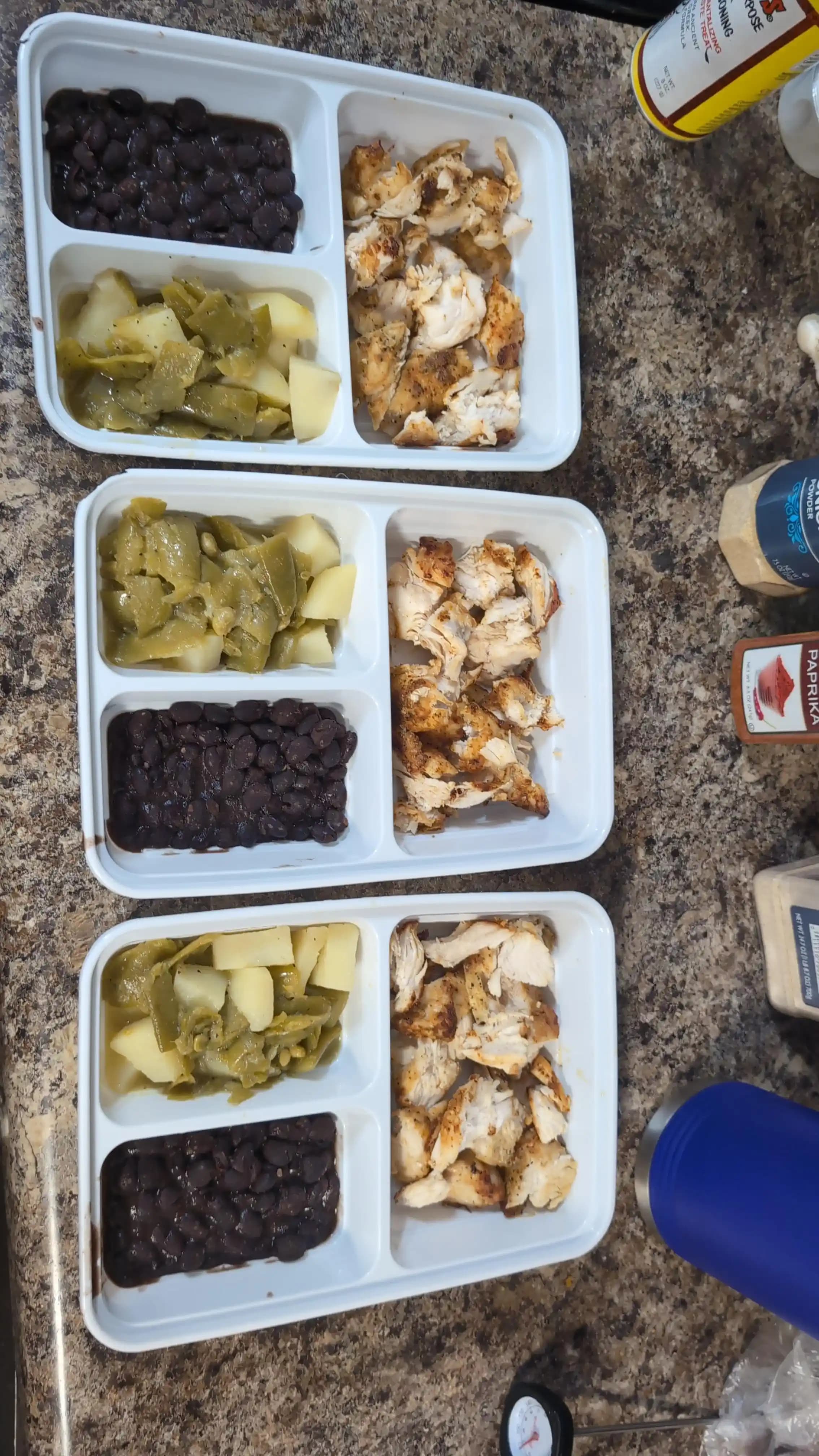 Hava Fritözünde Tavuk ve Sebzelerle Ekonomik ve Pratik Öğle Yemeği Hazırlığı