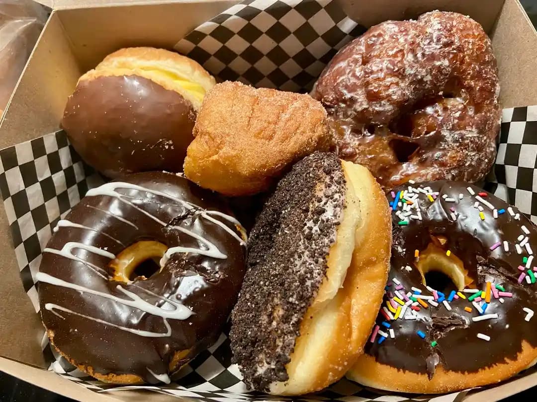 Kanada'da Too Good To Go ve Flashfood Uygulamalarıyla İndirimli Alışveriş ve Gıda İsrafını Azaltma