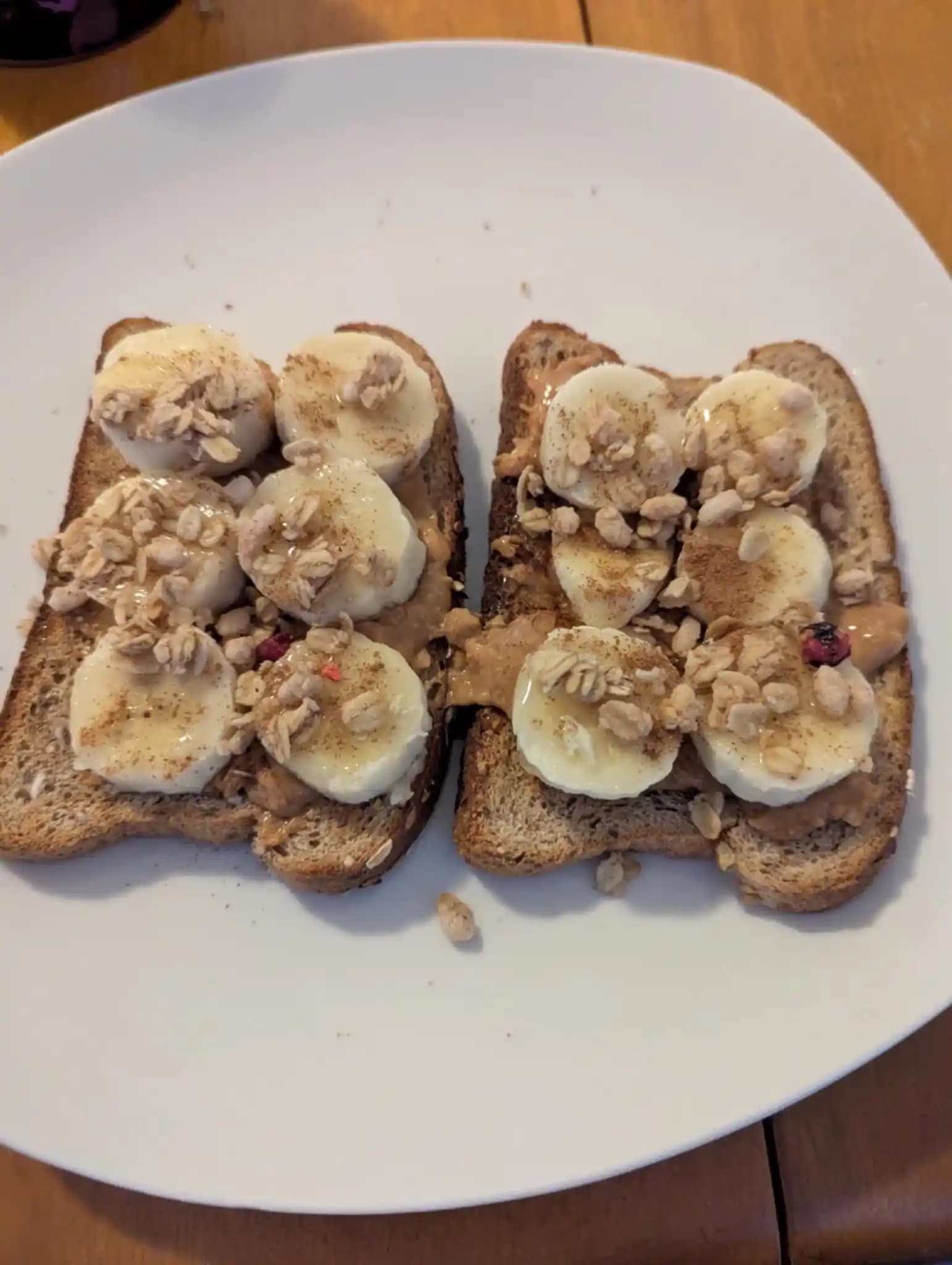 Muzlu Fıstık Ezmeli ve Granolalı Atıştırmalık Banana Crunch Tarifinin Detayları