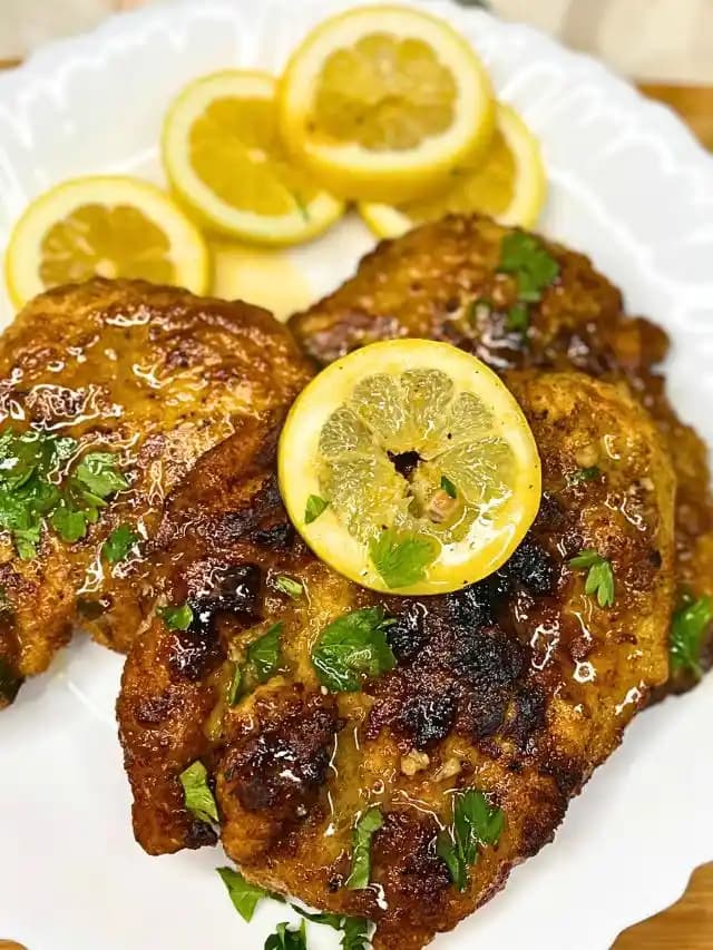 Parmesan Kaplamalı Tavuk ve Limonlu Tereyağı Sosu ile Ekonomik Ana Yemek Tarifi