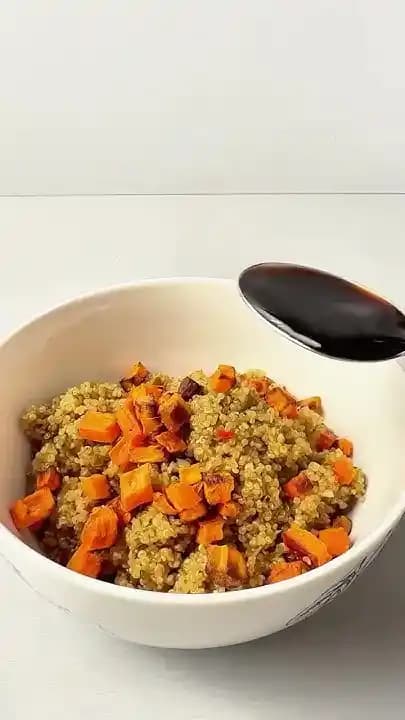 Salata Dışı Kinoa Tarifleri: Pilav, Köfte, Dolma ve Dünya Mutfağı Alternatifleri