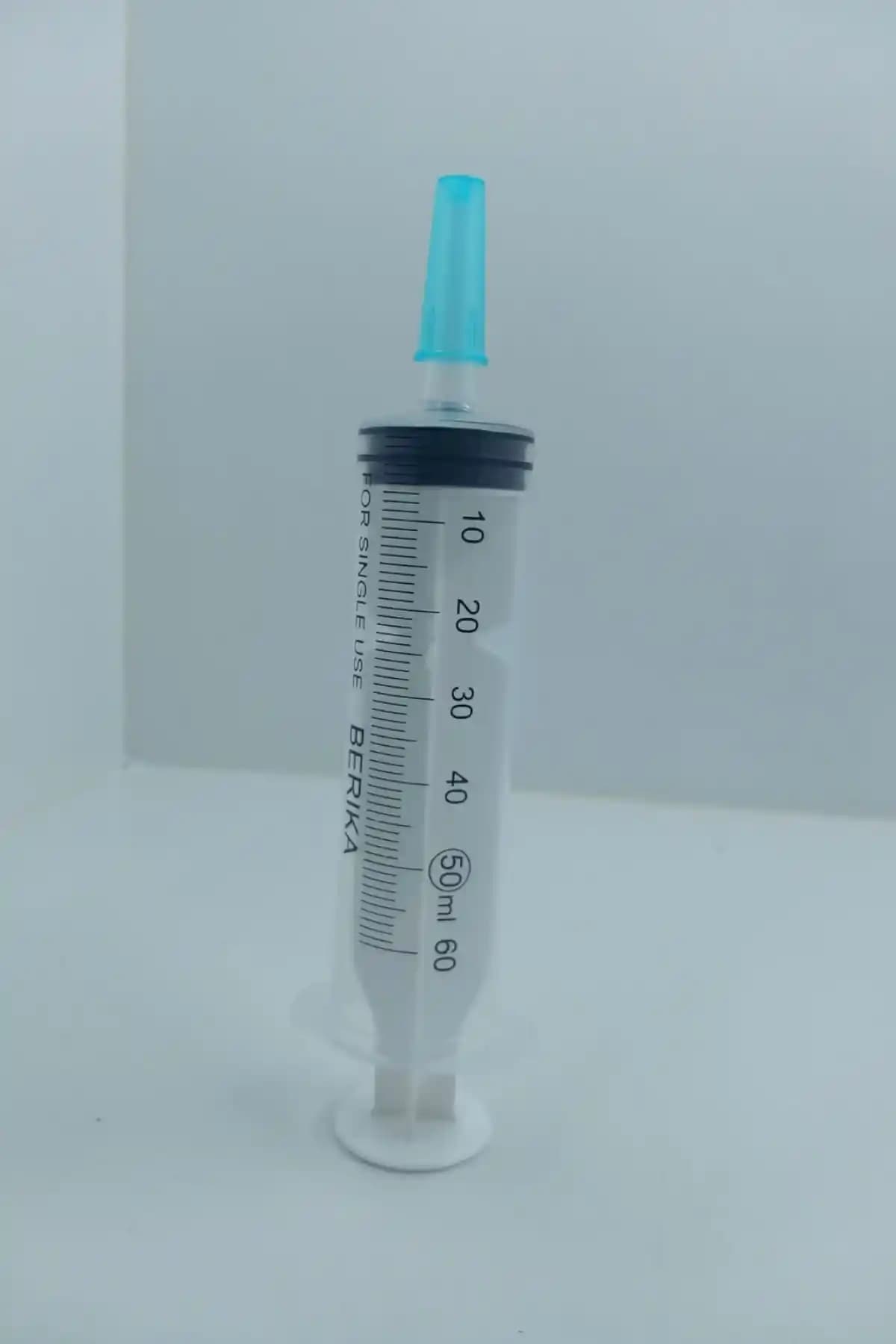 Berika 50cc 3 Parçalı Çam Uçlu Beslenme Enjektörü – Klinik ve Ev İçin Güvenli Şırınga