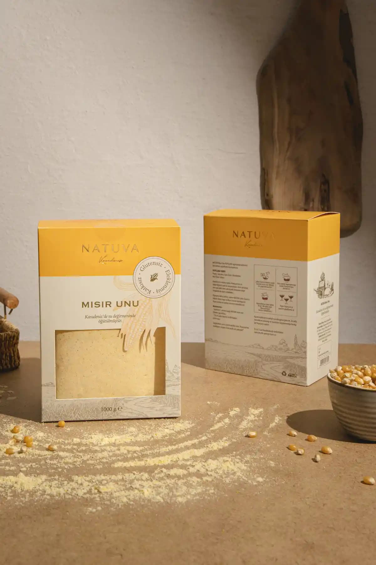 NATUVA Glutensiz Mısır Unu: Su Değirmeninde Öğütülmüş 1000 g Karadeniz Kökenli Doğal Tatlar