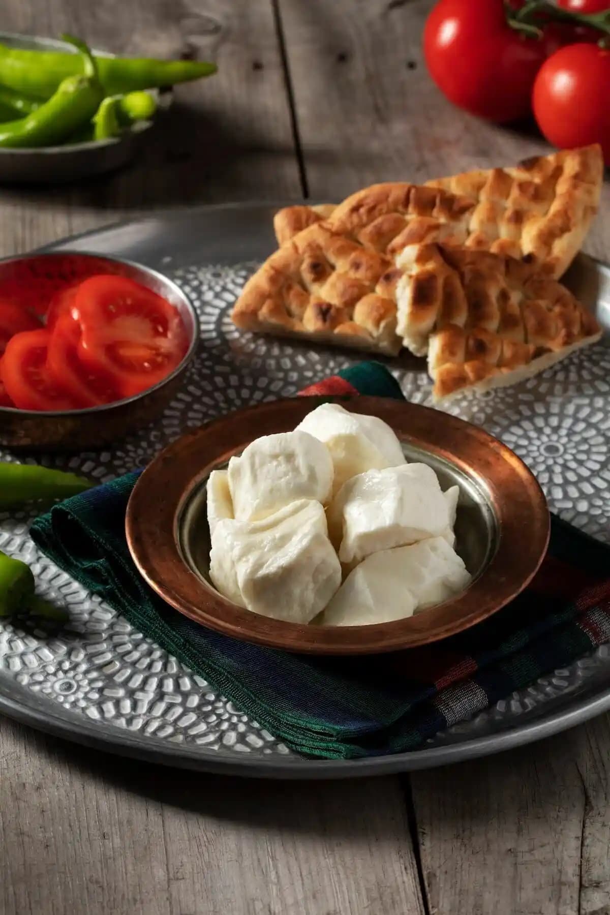 Saray Çiftliği Antep Peyniri 1000 g Organik Sertifikalı Geleneksel Lezzet ve Sunum Gücü