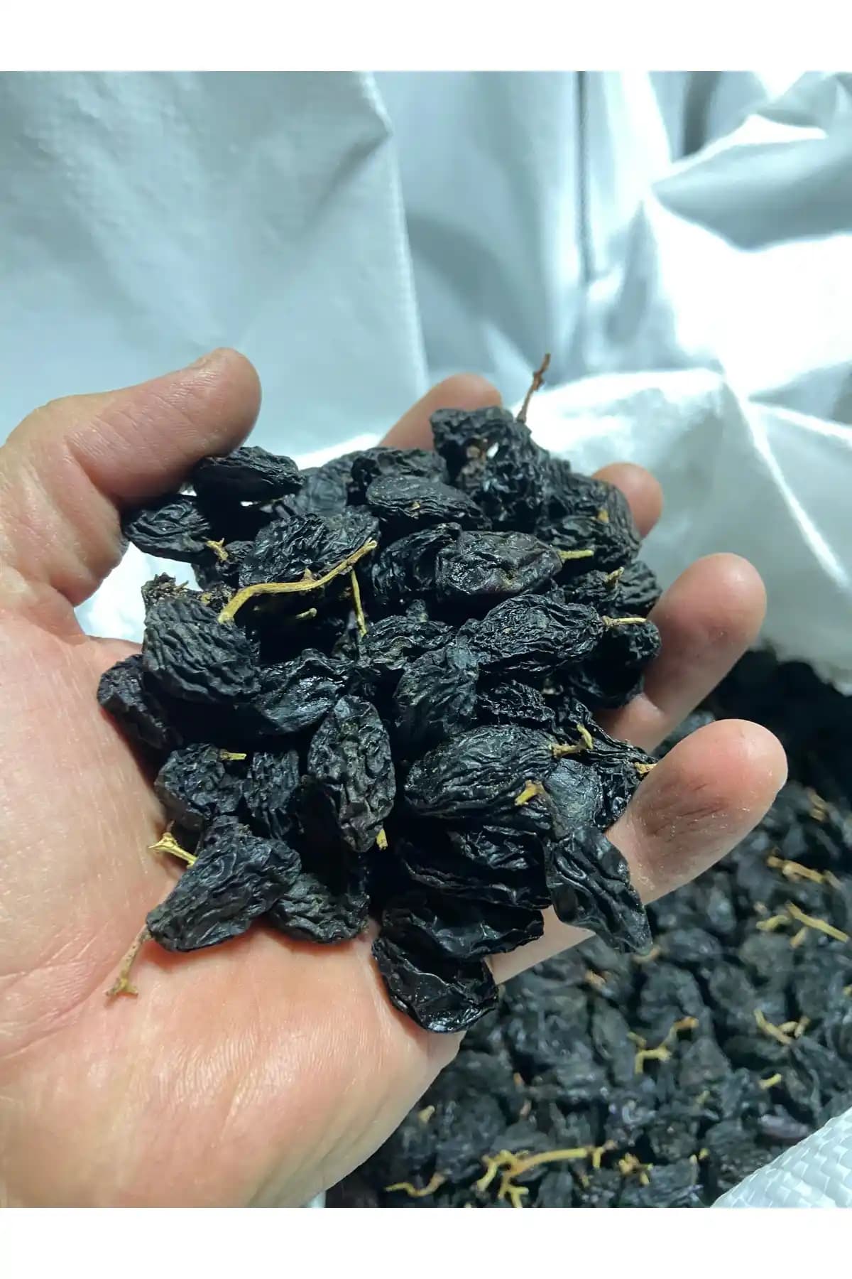 TANSU ŞAHAL Çekirdekli Siyah Üzüm (İşlemsiz) – Doğal Güneş Kurutmasıyla 1 kg