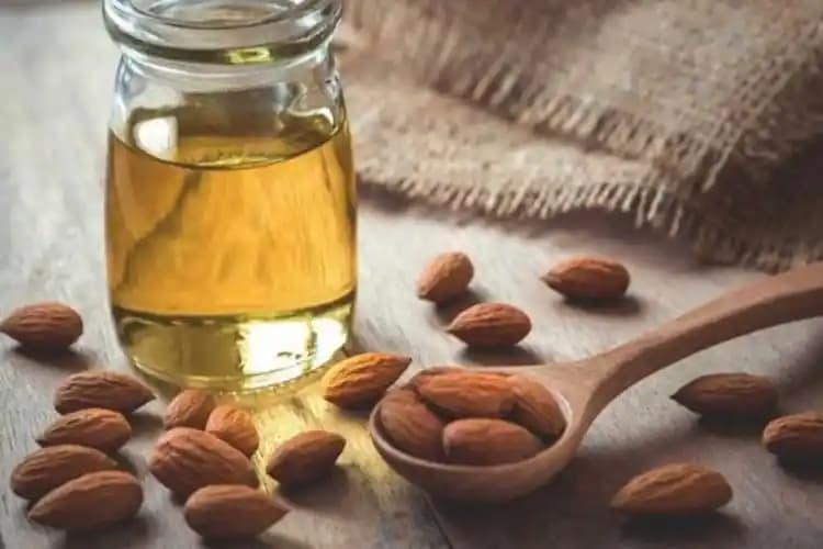 Acı Badem Yağı ile Saç Sağlığını Destekleyen Doğal Bakım Yöntemleri