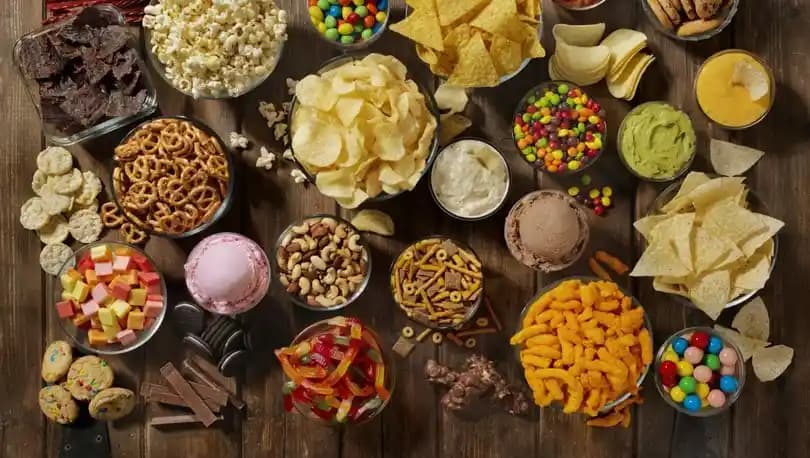 Az Kalorili Atıştırmalıklar: Sağlıklı Seçenekler ve Dikkat Edilmesi Gerekenler