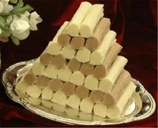 Eskişehir Helvası: Bölgesel Geleneksel Tatlı ve Yapım Teknikleri Hakkında Bilgi