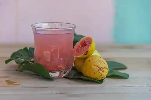 Guava Suyu: Sağlık ve Lezzetin Buluştuğu Doğal İçecek Seçenekleri ve Pazar Analizi