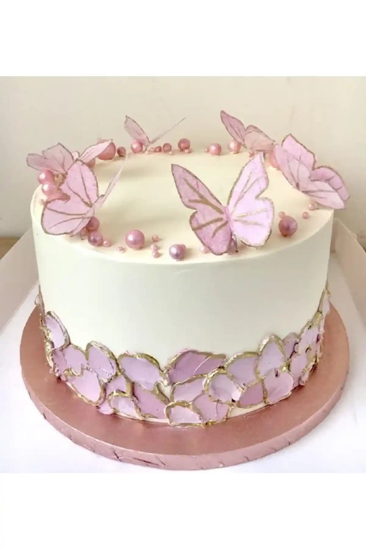 Kelebekli Pasta Süsleri: Estetik ve Yaratıcılığın Buluşma Noktası