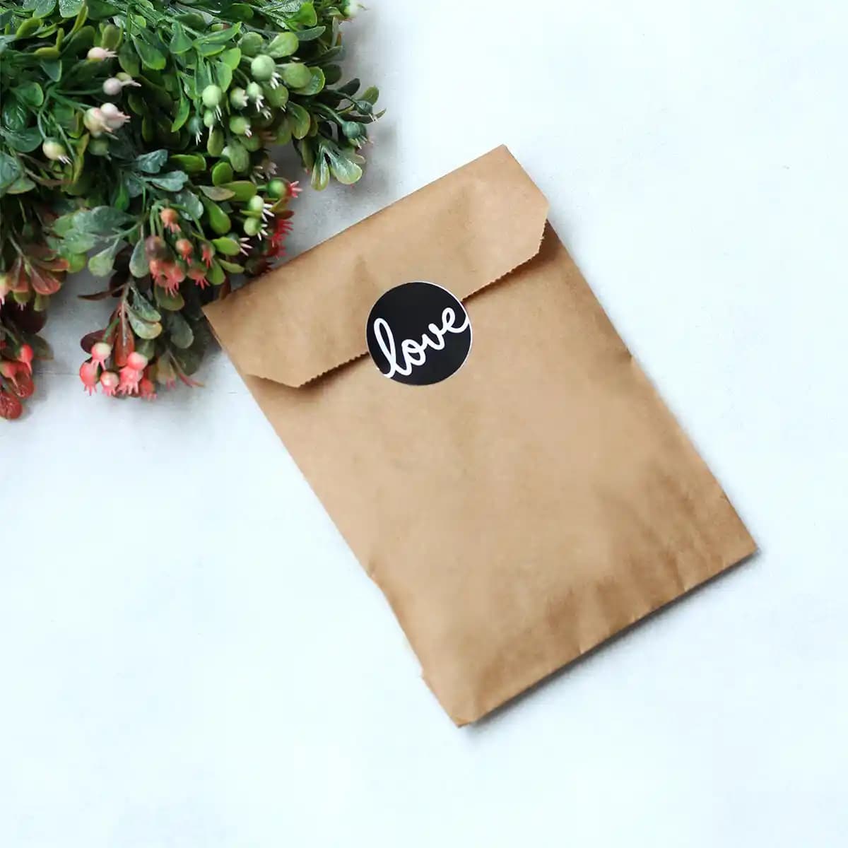 Kraft Kağıdı Hediye Paketi: Estetik ve Dayanıklılığı Bir Arada Sunan Çok Yönlü Malzeme