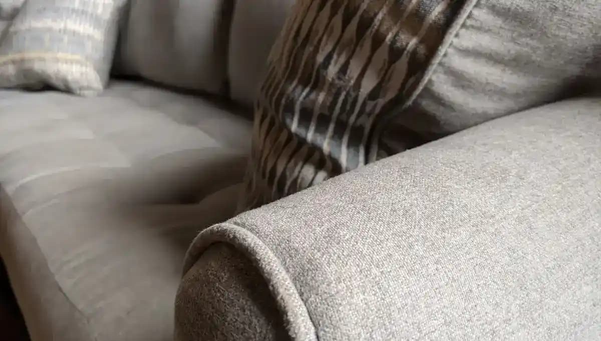 Leke Tutmayan Koltuk Kumaşları: Temizlik ve Bakım Kolaylığı Sağlayan Teknolojiler