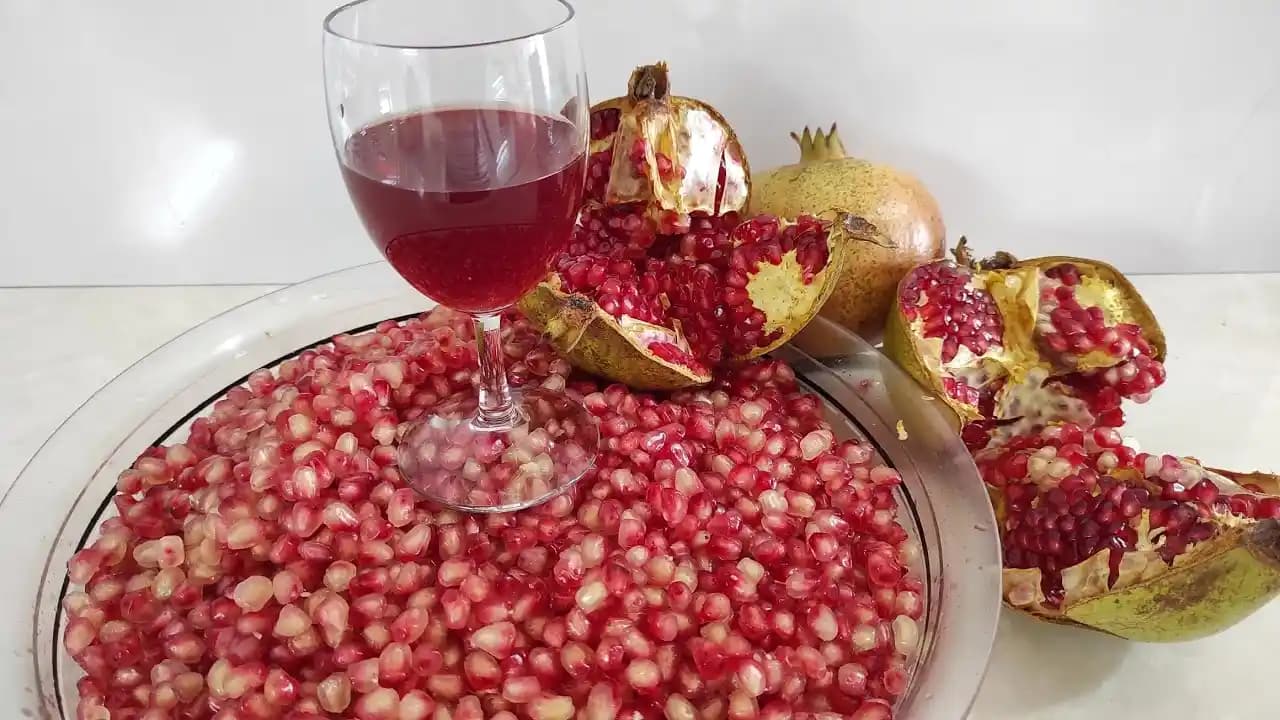 Nar Şarabı: Sağlık ve Geleneksel Kullanımın Birleştiği Doğal Bir İçecek Rehberi