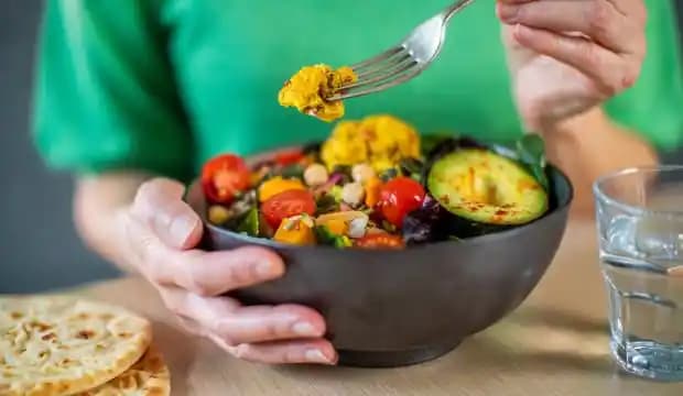 Östrojen Seviyesini Artıran Besinler ve Doğal Destek Yöntemleri