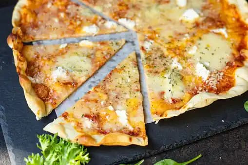 Pizza Peynirleri: Lezzet ve Doku İçin En Uygun Peynir Seçenekleri ve Kullanım İpuçları