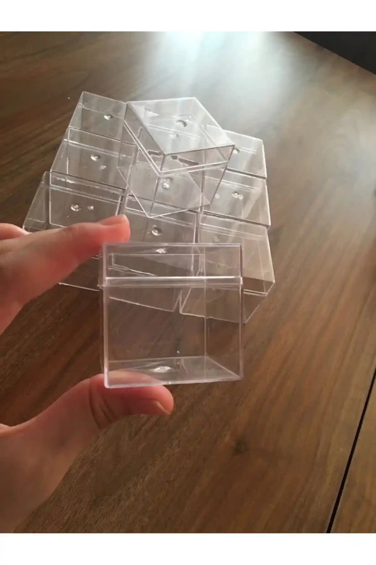 Pleksi Mum Kutuları: Dayanıklı ve Estetik Saklama Çözümleri