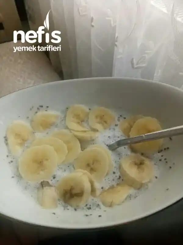 Yulaf Ezmesi, Süt ve Muz Karışımının Sağlığa Faydaları ve Günlük Diyette Kullanımı