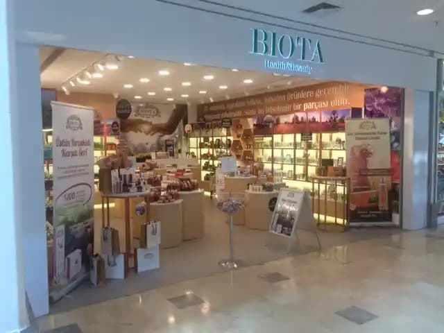 Kadınlar İçin Güzellik ve Bakım Maliyetleri: Ekonomik ve Etkili Yaklaşımlar