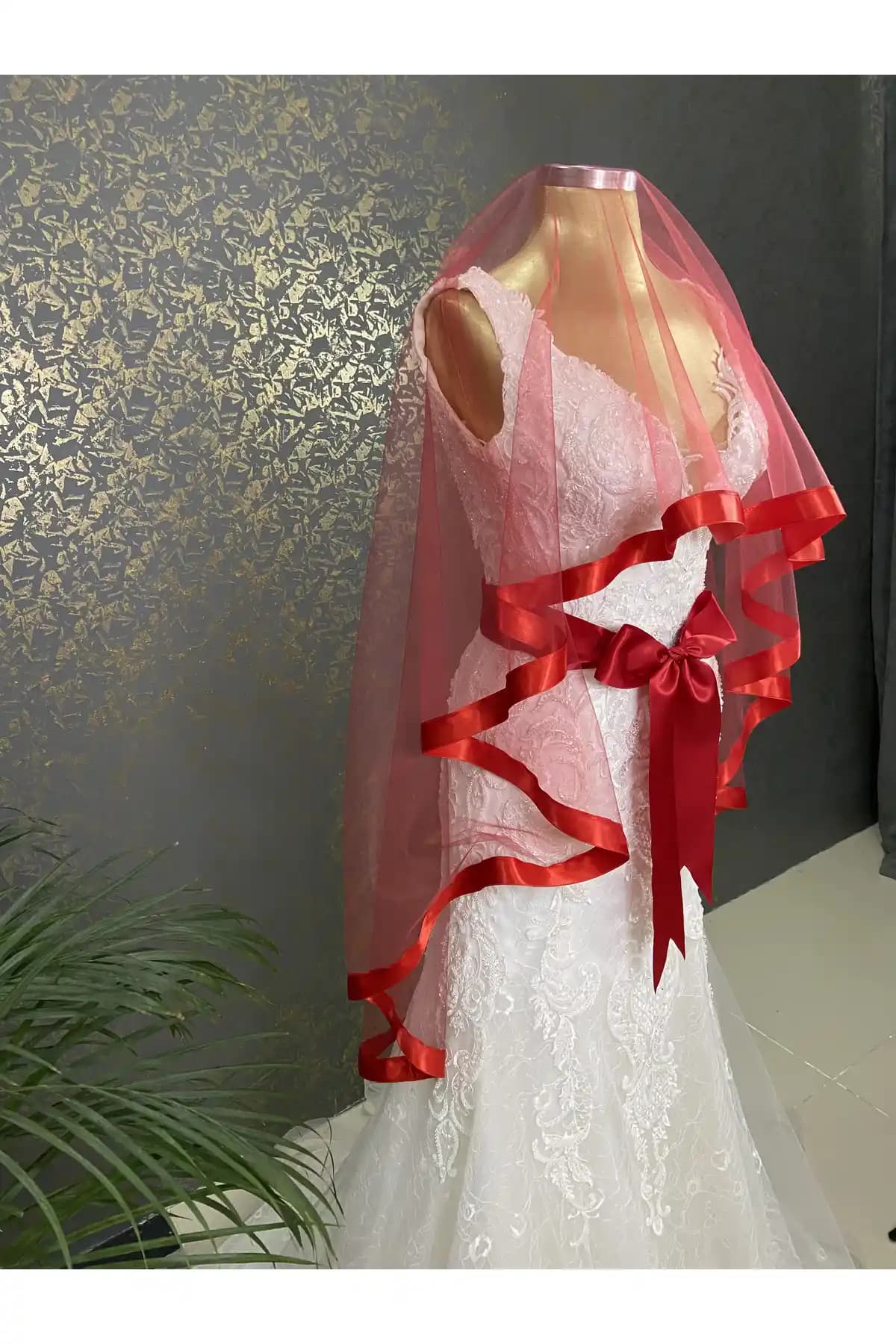 Duvak ve Kuşak Takımları: Anneler ve Bebekler İçin Şık ve Fonksiyonel Seçenekler