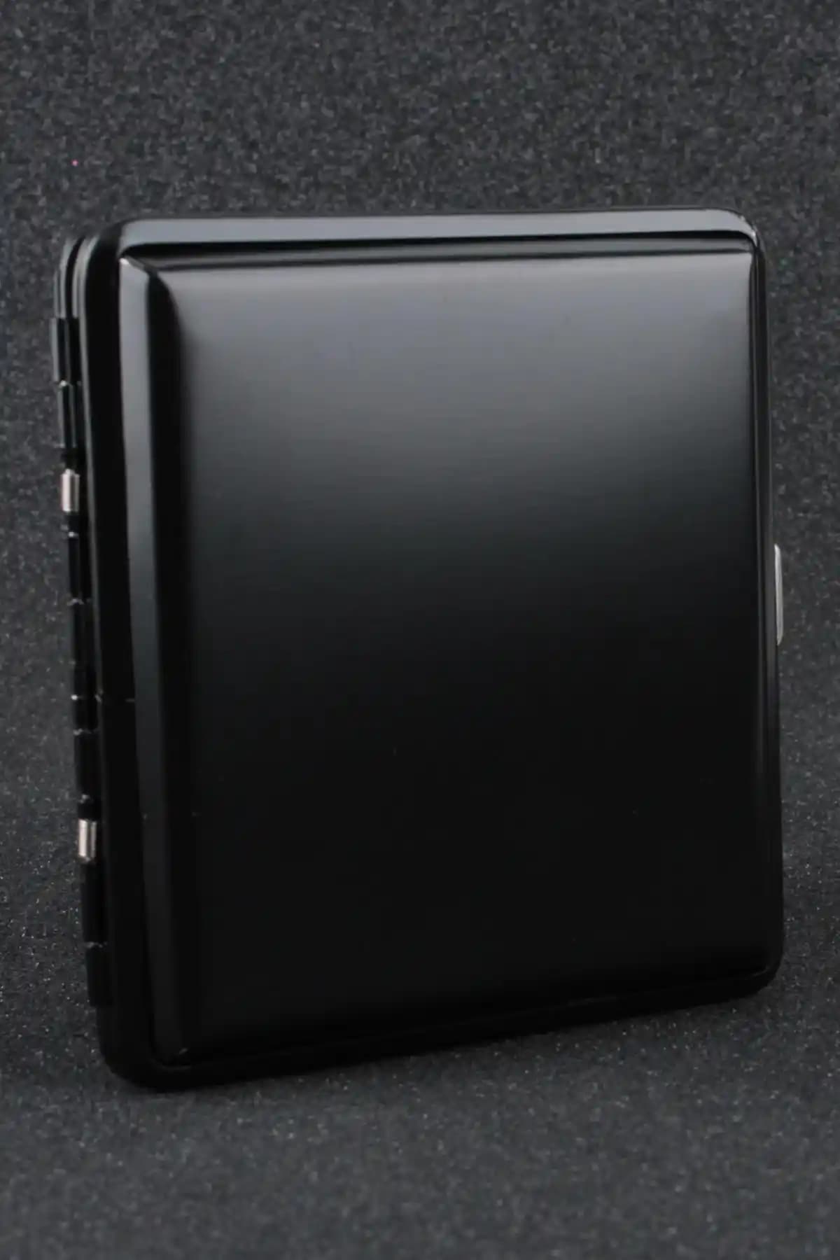 Silvio Monetti Kare Siyah Mat Metal Sigara Tabakası 10x10 cm Dayanıklı ve Şık Tasarım