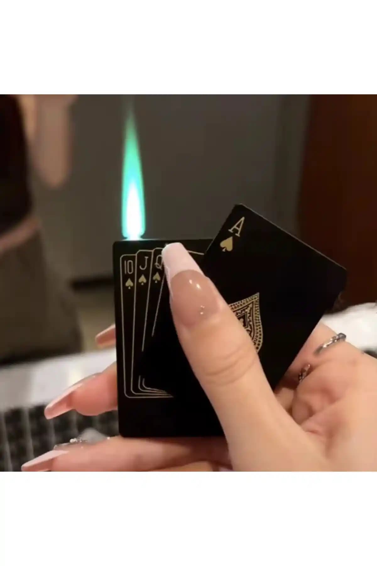 Techmarketi Jet Alev Çakmak: Altın Renkli Poker Tasarımıyla Rüzgar Geçirmez ve Taşınabilir