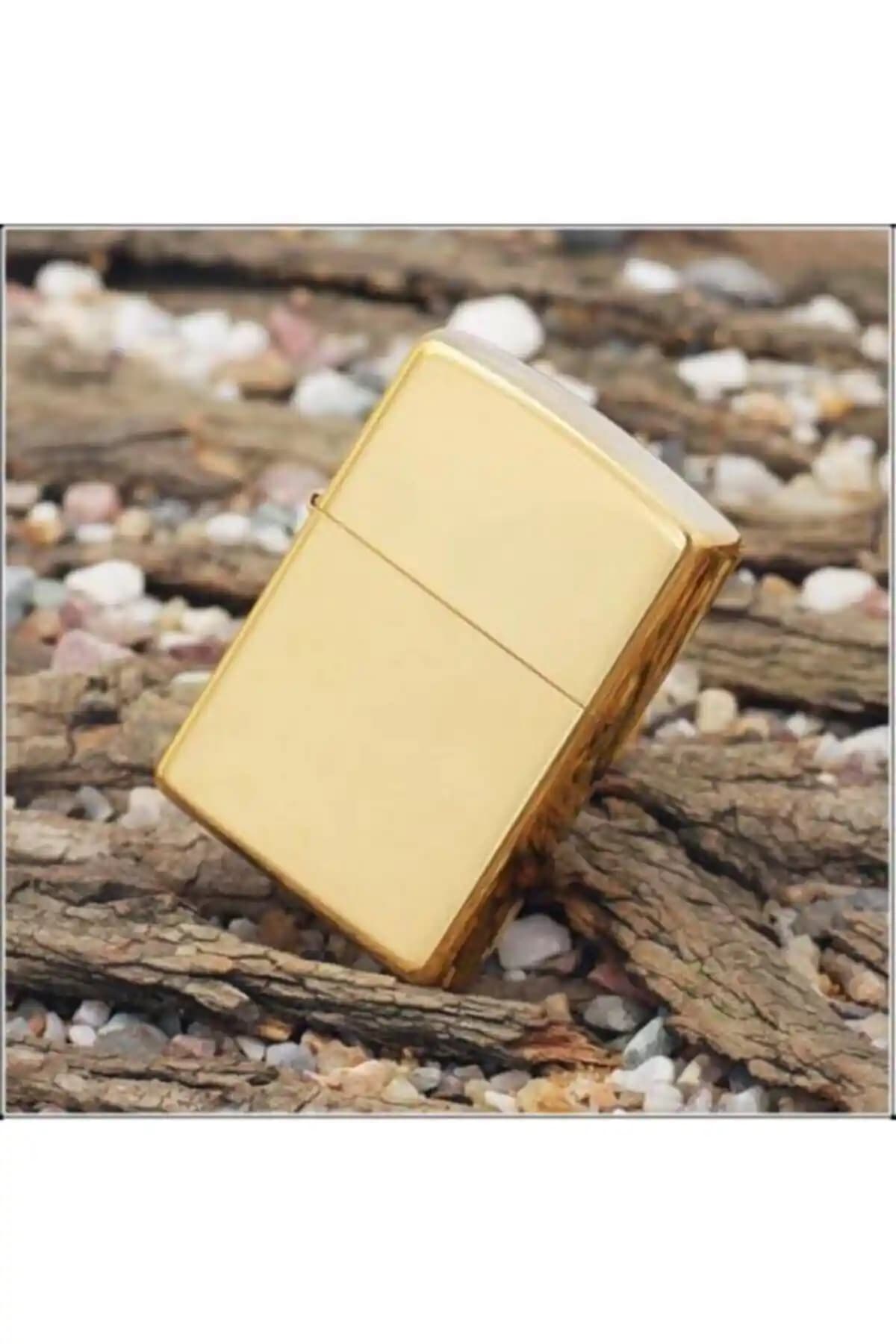 Gold Renk Benzinli Çakmak İncelemesi: Estetik ve Fonksiyonellik Bir Arada