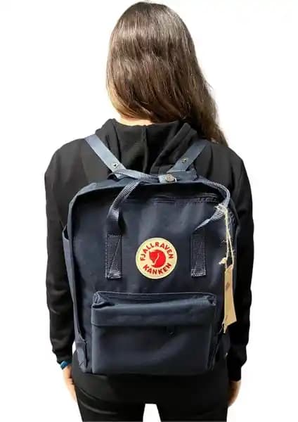 Kanken ve Nike Sırt Çantası Karşılaştırması: Malzeme, Boyut ve Kullanım Alanları