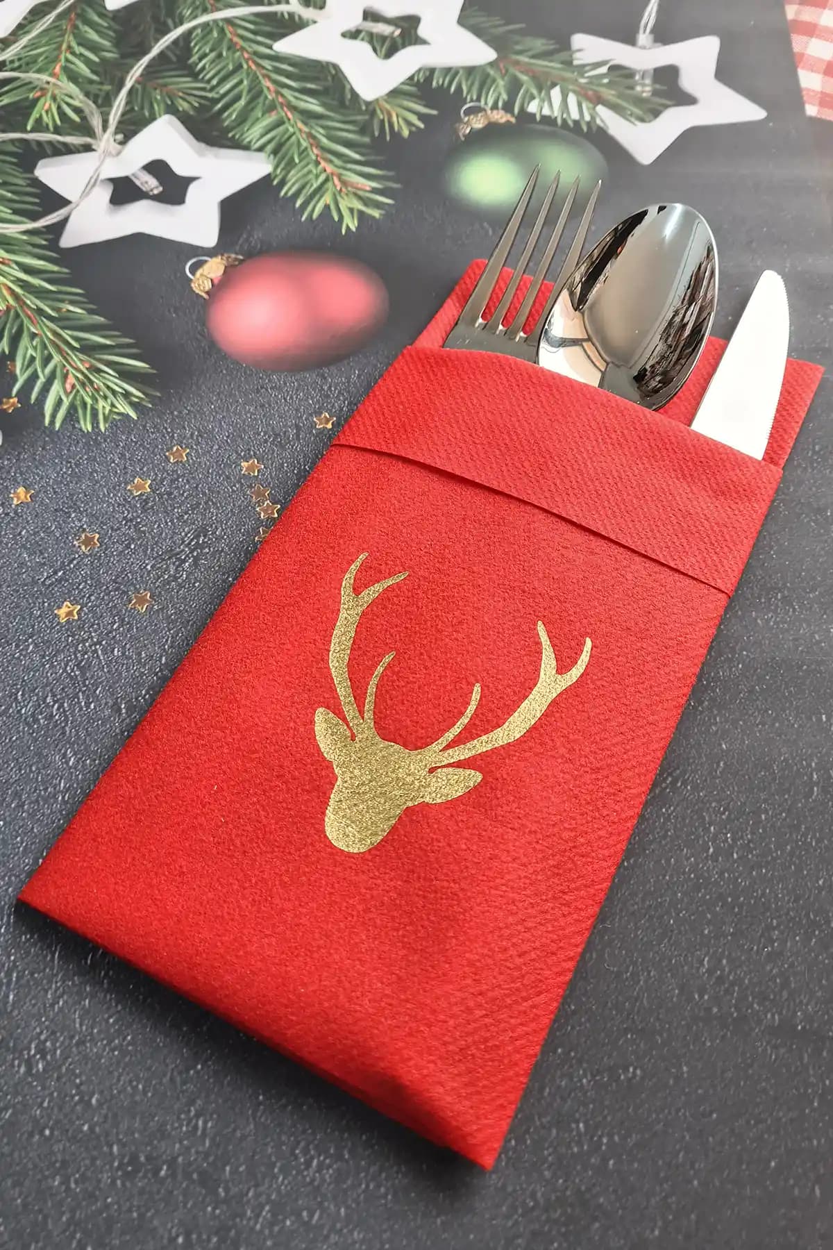 PEKSHOP Kumaş Dokulu Kırmızı Peçete Yılbaşı ve Özel Günler İçin Şık Dekoratif Seçenek