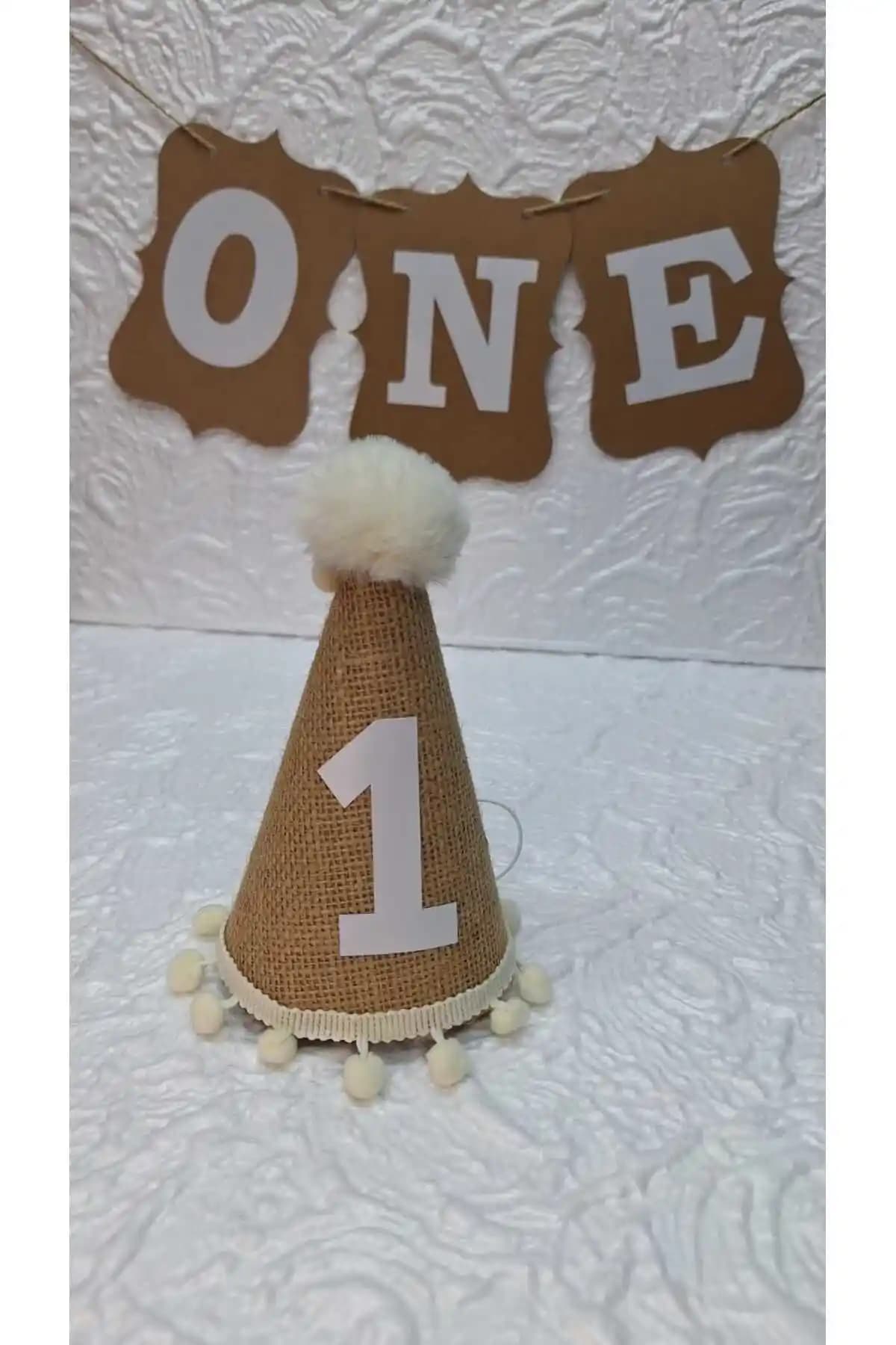 1 Yaş Çocuklar İçin Şapka Karşılaştırması: Asöy ve Partifabrik Mini Simli Ponpon