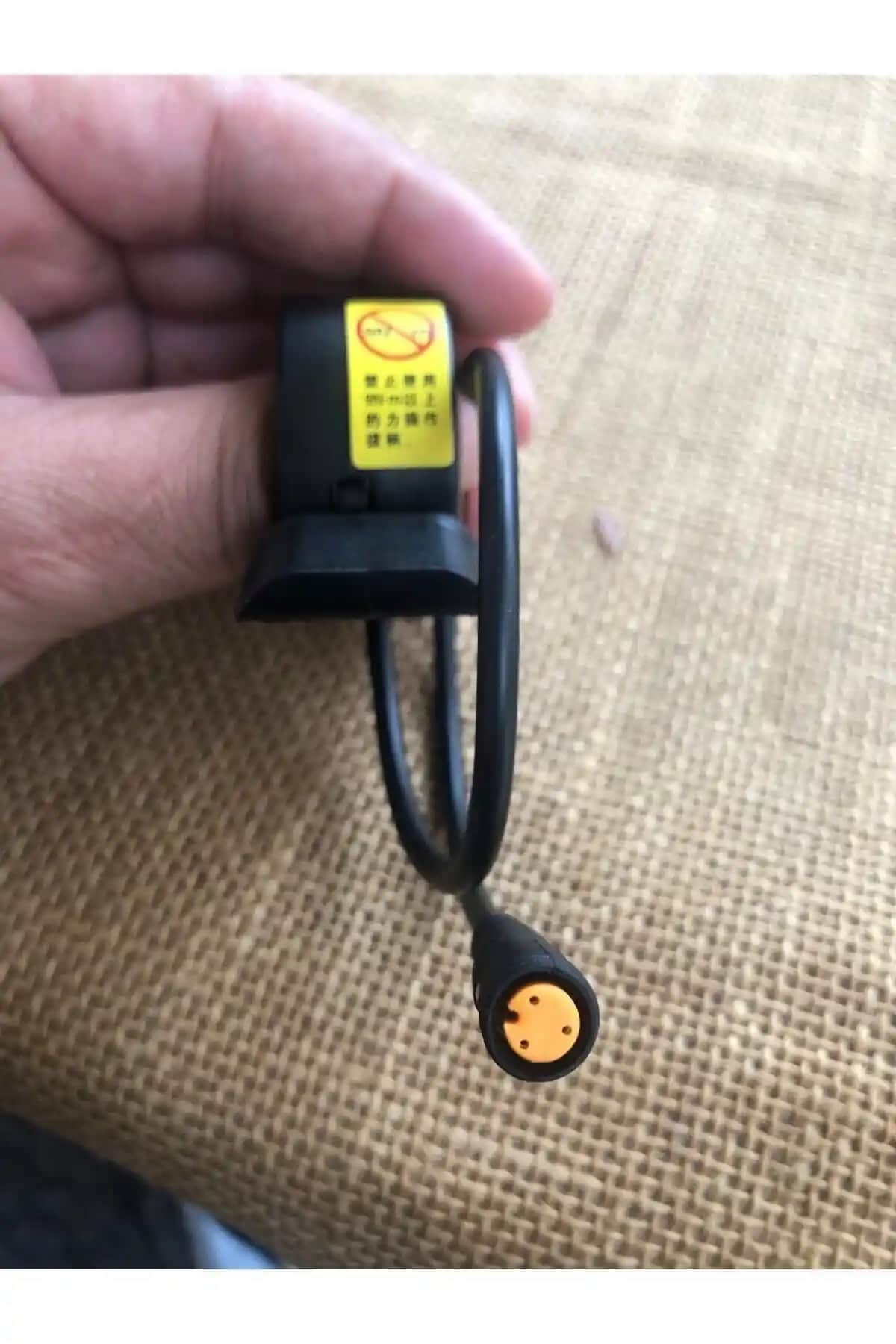 RKS Mx25 ve Rs3 Pro X Model Elektrikli Bisiklet Parmak Gaz Kolu Karşılaştırması