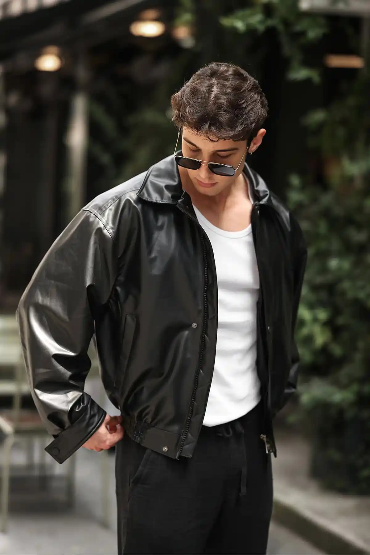 Vintage Oversize Deri Ceketler: Zamansız Şıklığın Güncel Modadaki Yeri