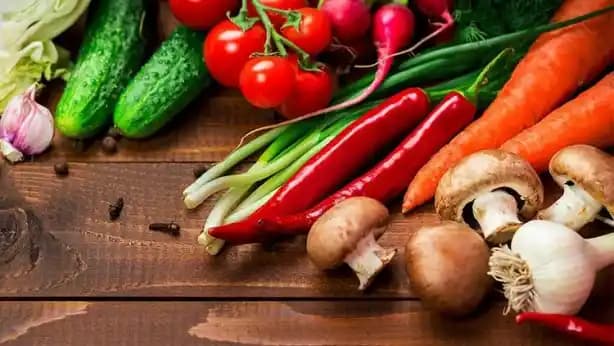 Çiğ Sebzeler İçin Kolay Hazırlanan Lezzetli Sos ve Dip Önerileri