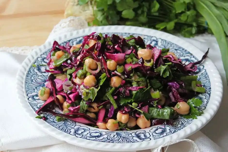 Marulsuz Salata Alternatifleri: Sebze, Baklagil ve Tahıllarla Zenginleştirilmiş Tarifler