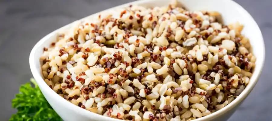 Pirinç Dışındaki Tahıllar: Arpa, Kinoa, Farro ve Diğerlerinin Pişirme ve Kullanım Yöntemleri