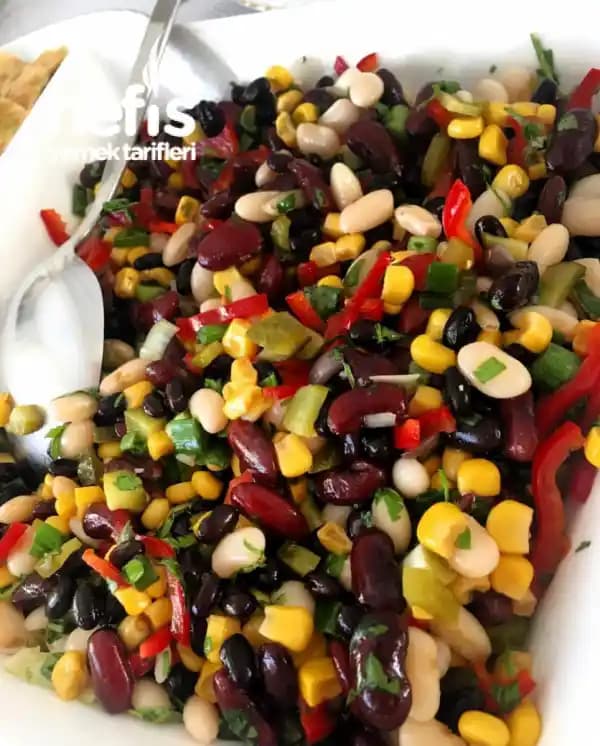 Yoğun ve Ferahlatıcı Fasulye Salatası: Konserve Fasulye ile Pratik Tarif ve Varyasyonlar