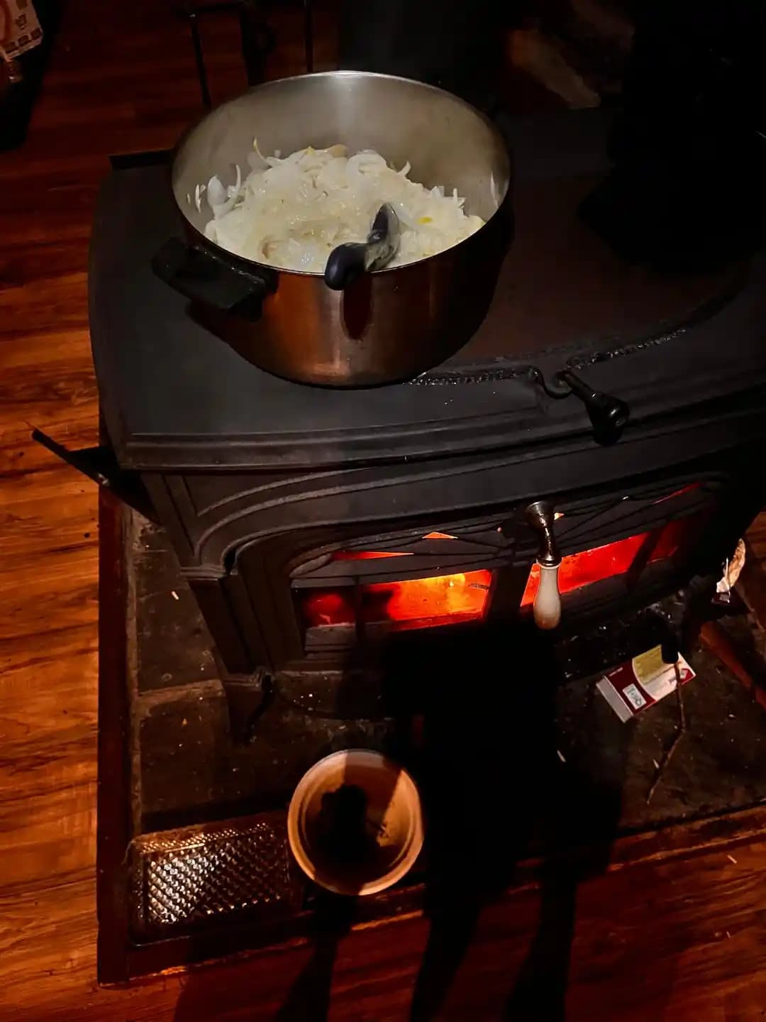 Yurtsuz ve Odunsuz Off-Grid Yaşamda Doğal Isıtma ve Yemek Pişirme Yöntemleri