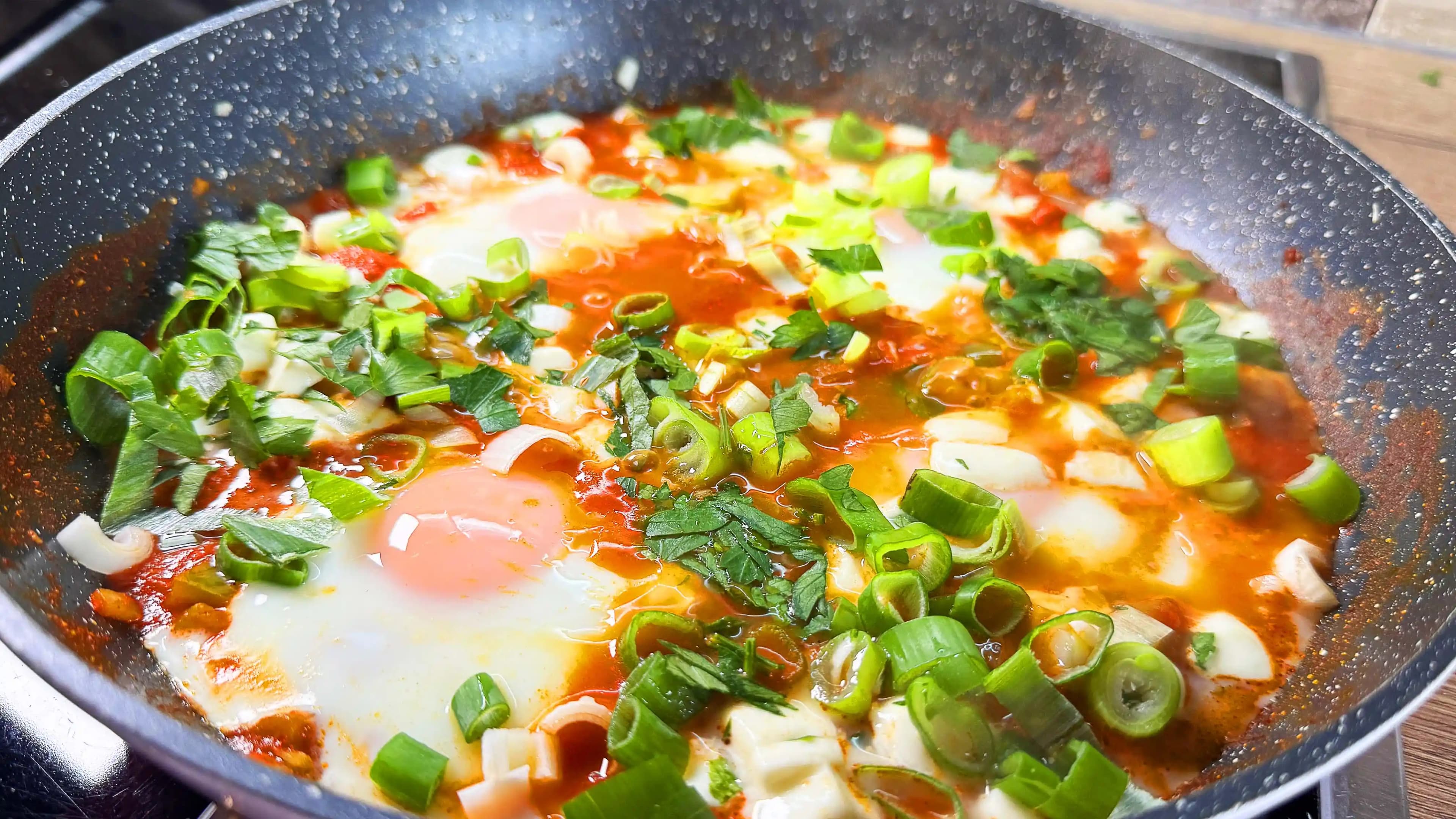 Bütçe Dostu Shakshuka Tarifi: Ekonomik ve Lezzetli Orta Doğu Yemeği