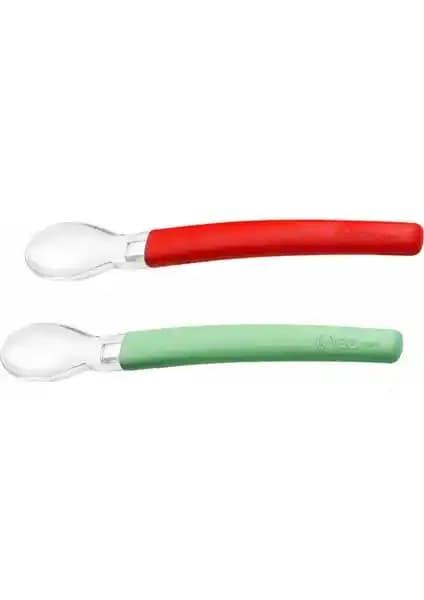 Wee Baby Mama Kaşığı ve Silikon Uçlu Mama Kaşığı Karşılaştırması