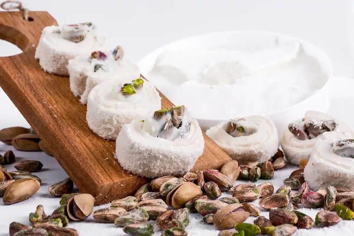 Antep Fıstıklı Kaymaklı Lokumun Özellikleri ve Türk Tatlıları İçindeki Yeri