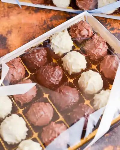 Çikolata Çeşitleri ve Tüketici Tercihleri: Lezzetli Atıştırmalıklar ve Kullanım Alanları