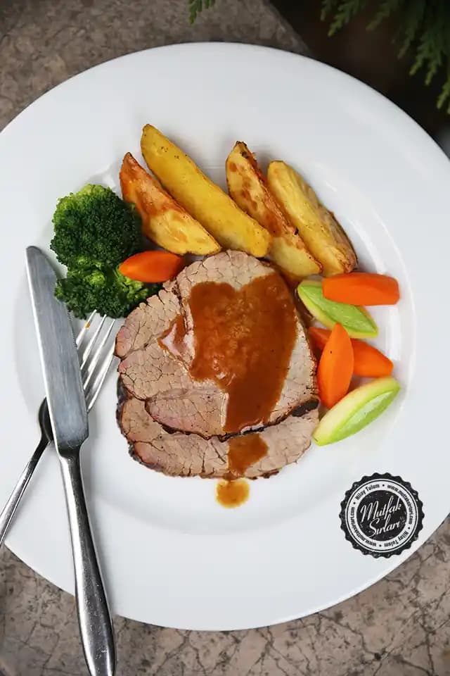 Dana Rosto Pişirme Teknikleri ve Lezzetli Sonuçlar İçin İpuçları