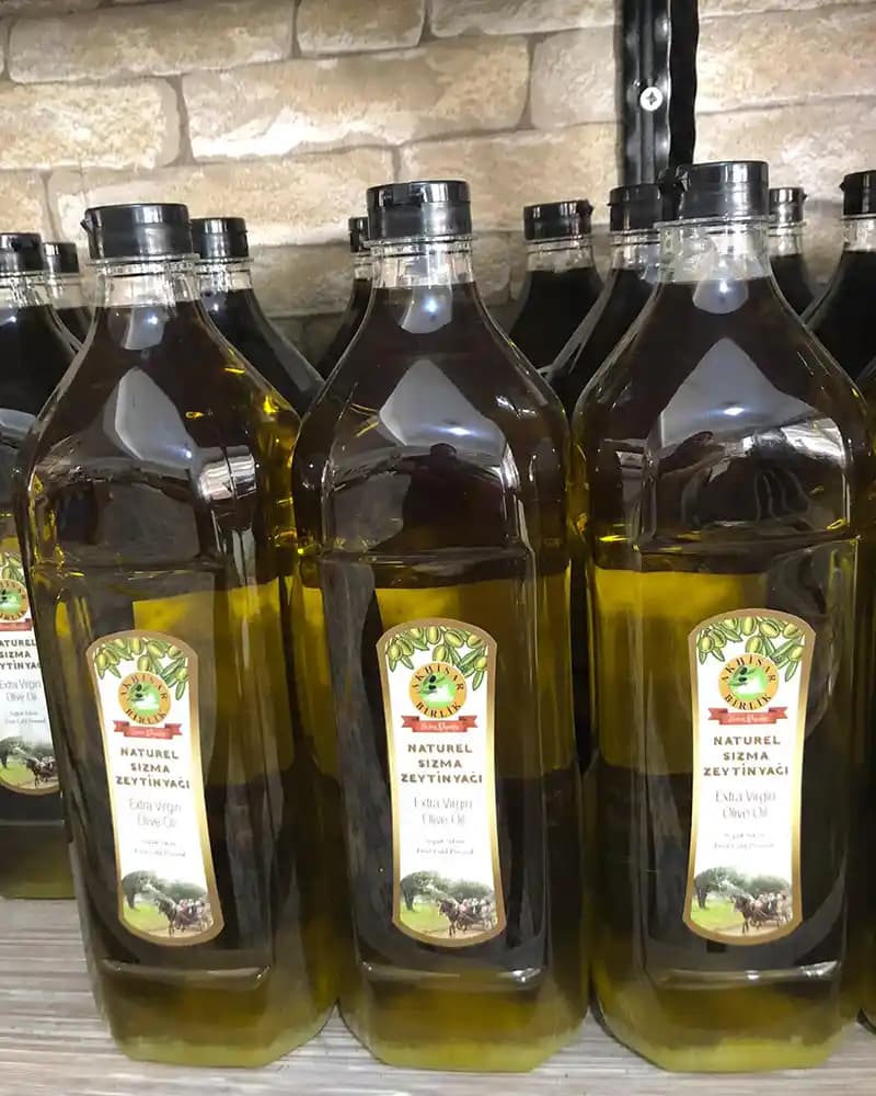 Doğal Elde Sıkma Sızma Zeytinyağı: Sağlık ve Lezzetin Güvencesi