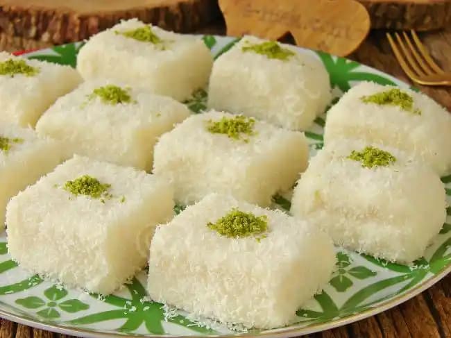 Ege İncisi Lokum: Doğal İçerikleri ve Geleneksel Üretim Yöntemleriyle Lezzetli Tatlı Seçeneği