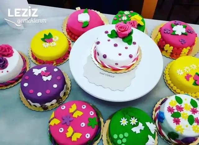 Esnek Şeker Hamuru ile Pasta Dekorasyonunda Yaratıcı ve Pratik Çözümler