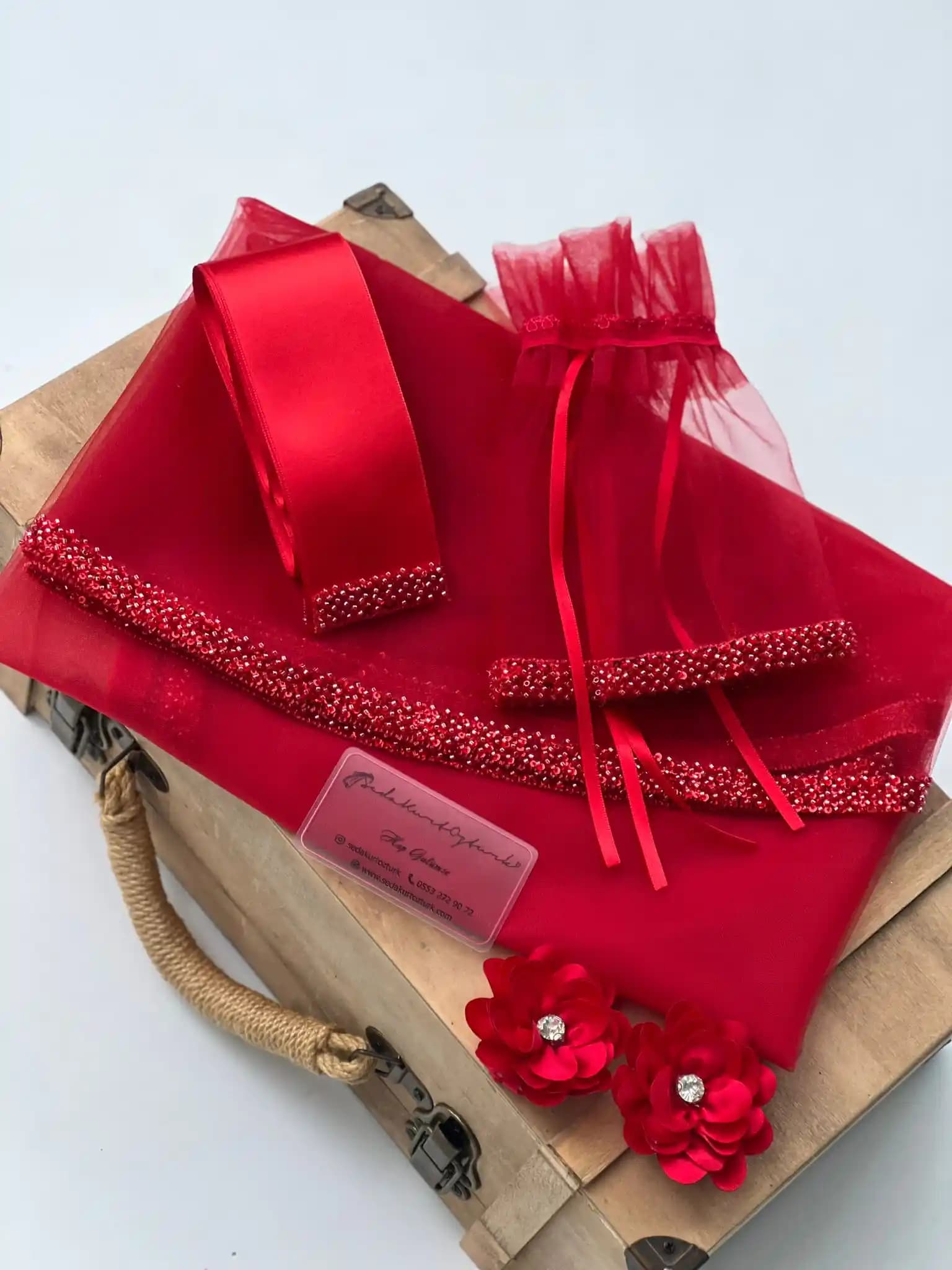 Kırmızı Gelin Bohçası Setleri: Geleneksel Düğünlerde Öne Çıkan Zarif Detaylar