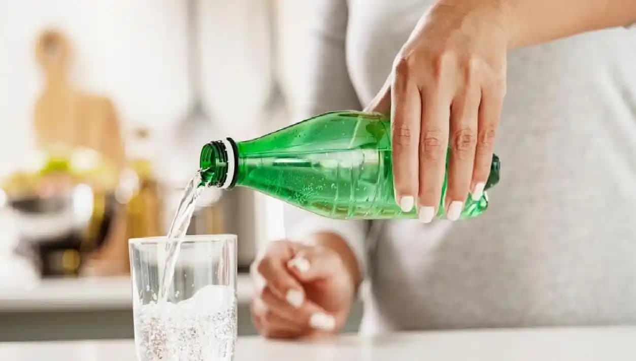 Maden Suyunun Günlük Tüketim Rehberi: Sağlık Faydaları ve Dikkat Edilmesi Gerekenler