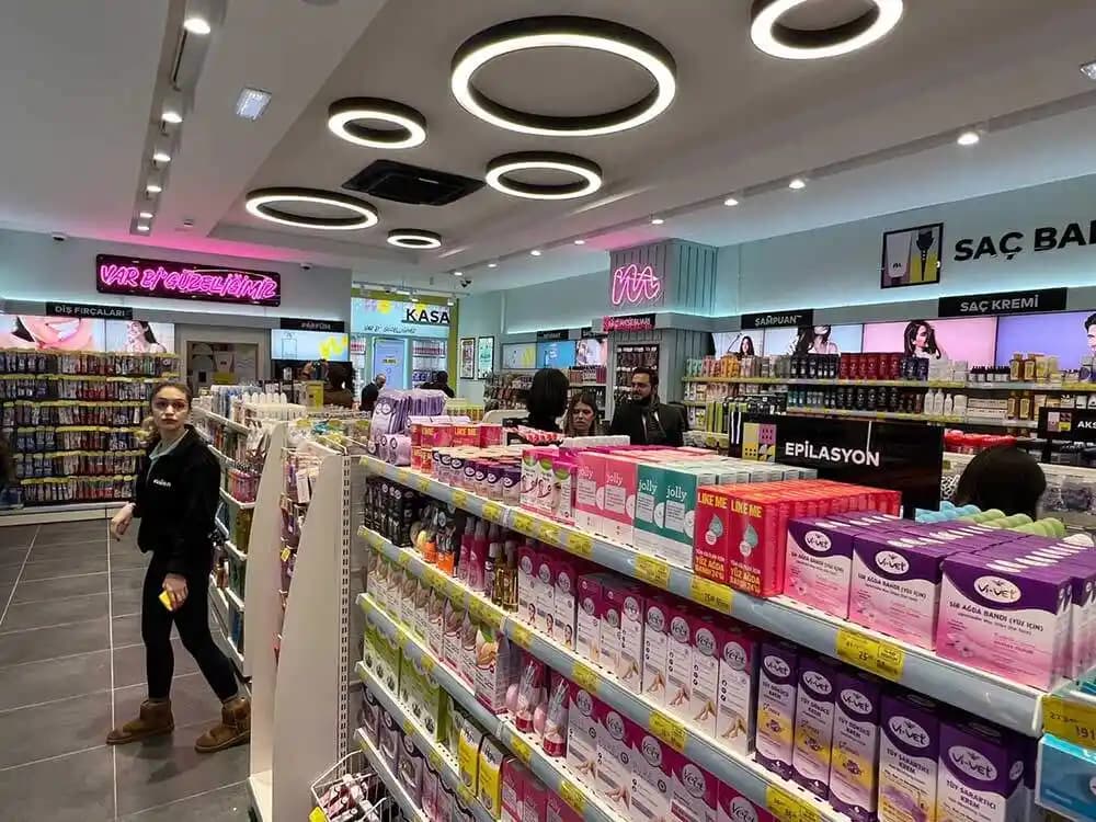 Migros Kozmetik ve Makyaj Ürünleri: Güncel ve Güvenilir Seçeneklerle Güzellik Rutinleri