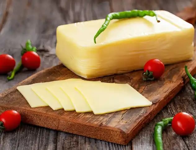 Türk Mutfağında Kaşar Peyniri: Özellikleri, Kullanımı ve Güncel Piyasa Durumu